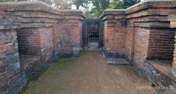 Inner wall of Vaishnava Temple Inner wall of Vaishnava Temple
