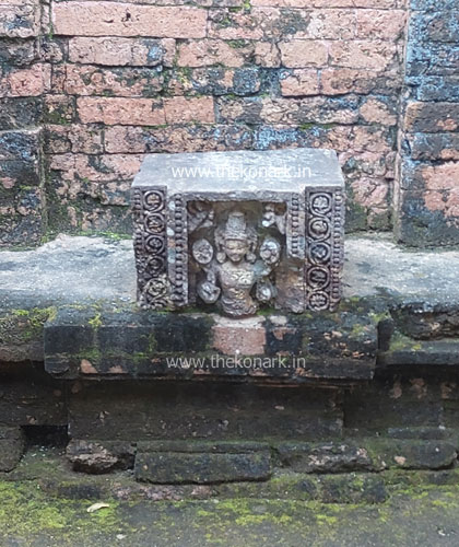 Figure in the center of the sanctum Figure in the center of the sanctum