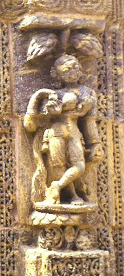 Lady wearing a capri at Konark Temple