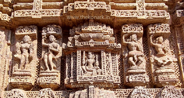 Carving on the Nata Mandapa pillar